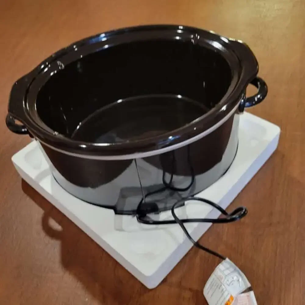 New KitchenSmith by Bella 6Qt Slow cooker. New, never been used